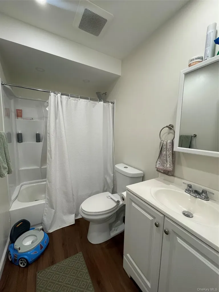 11 Skylark Lane Levittown NY 11756