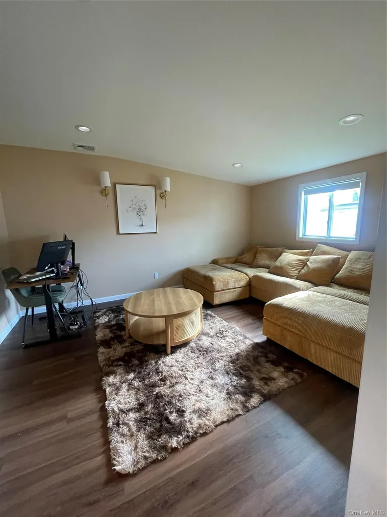 11 Skylark Lane Levittown NY 11756