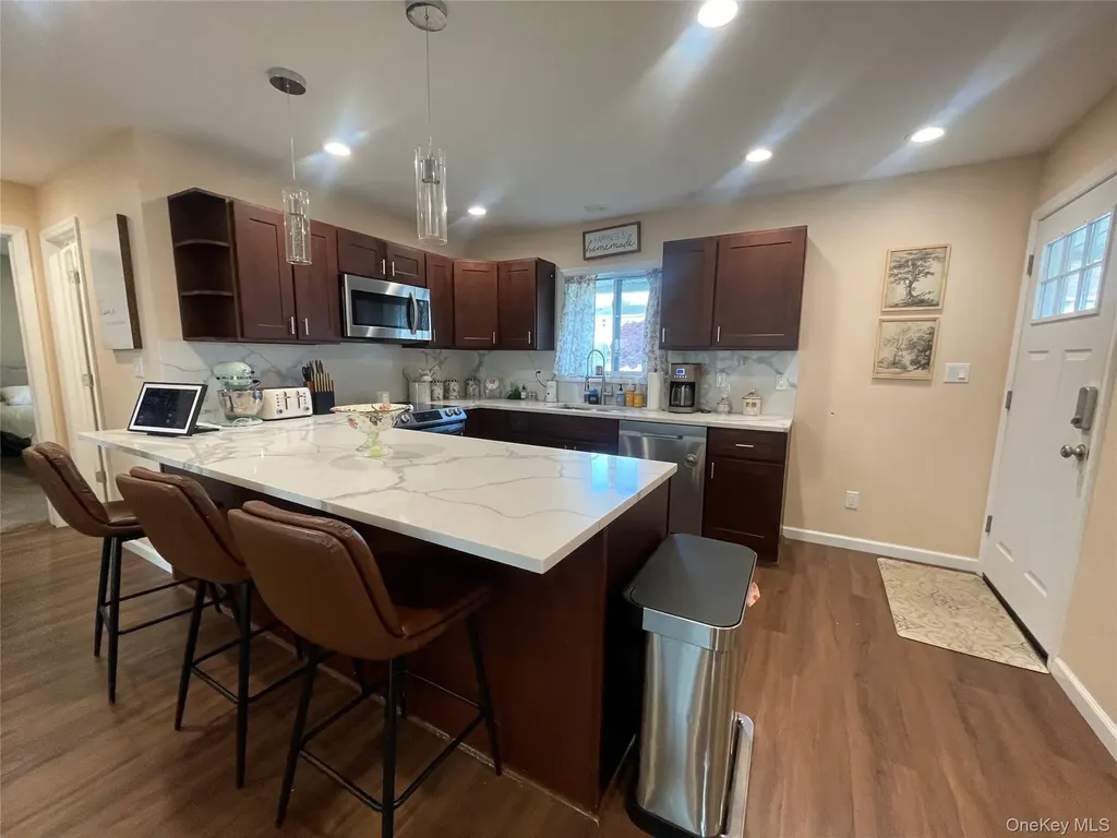 11 Skylark Lane Levittown NY 11756