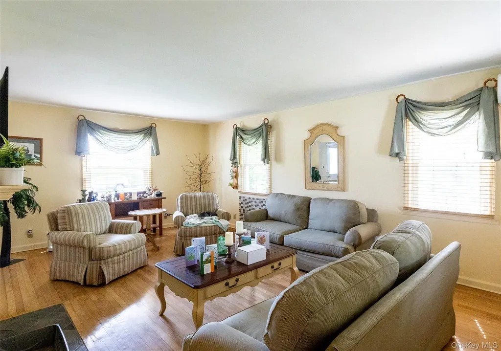 90 Sunset Road Bay Shore NY 11706