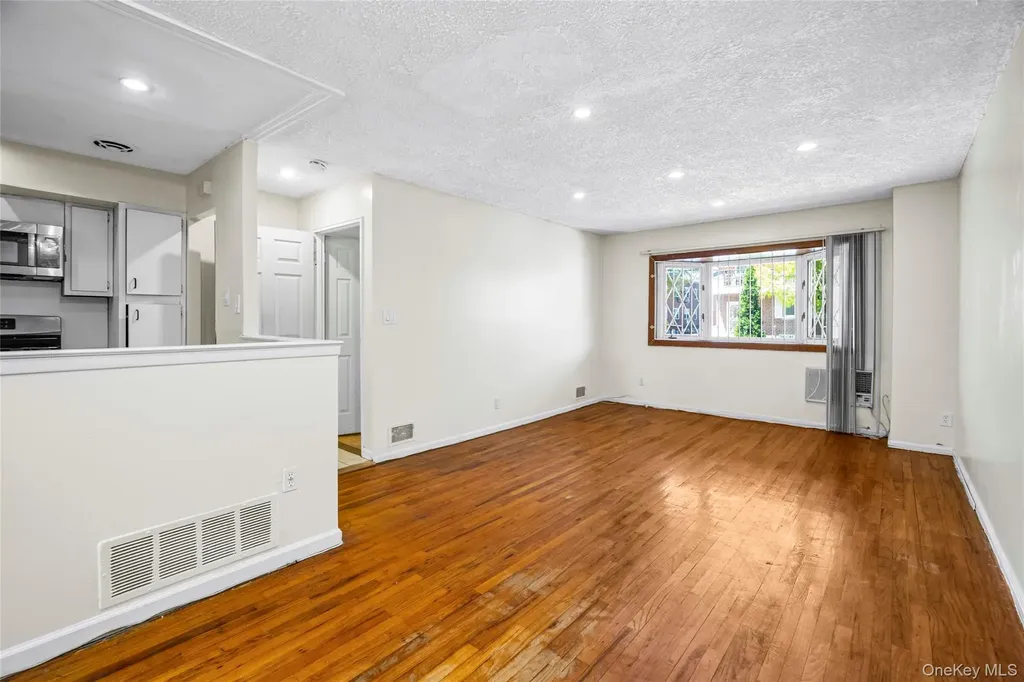 10516 Flatlands 4th Street Brooklyn NY 11236