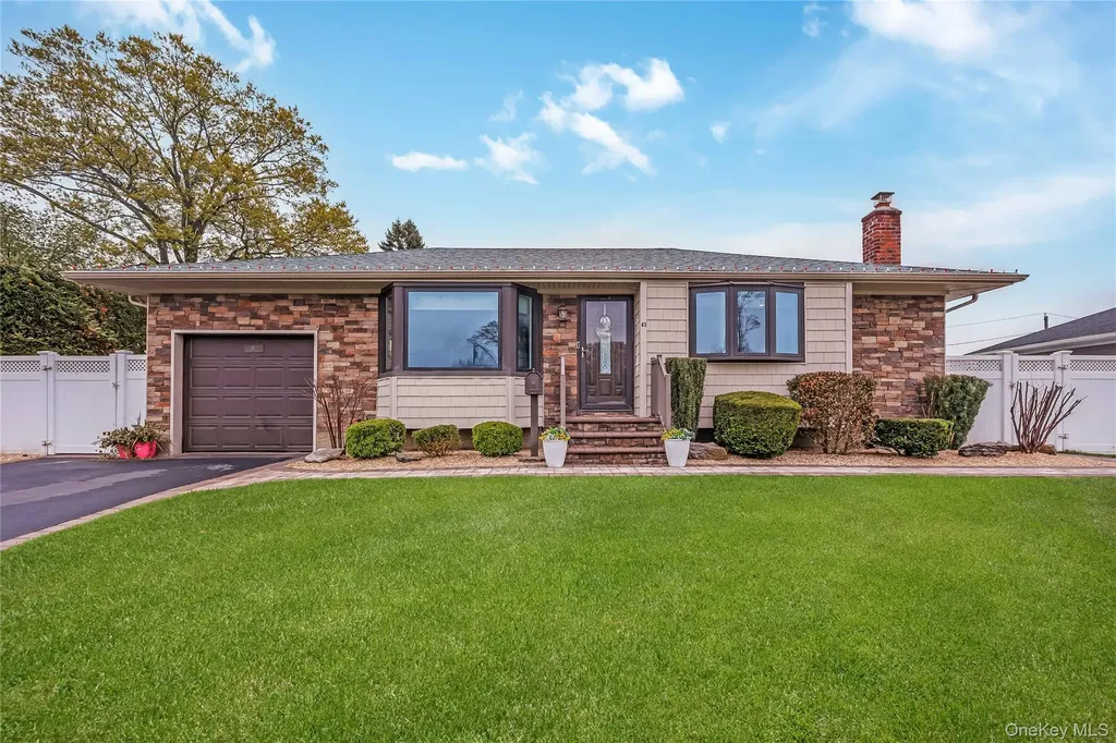 41 Burlington Avenue Deer Park NY 11729