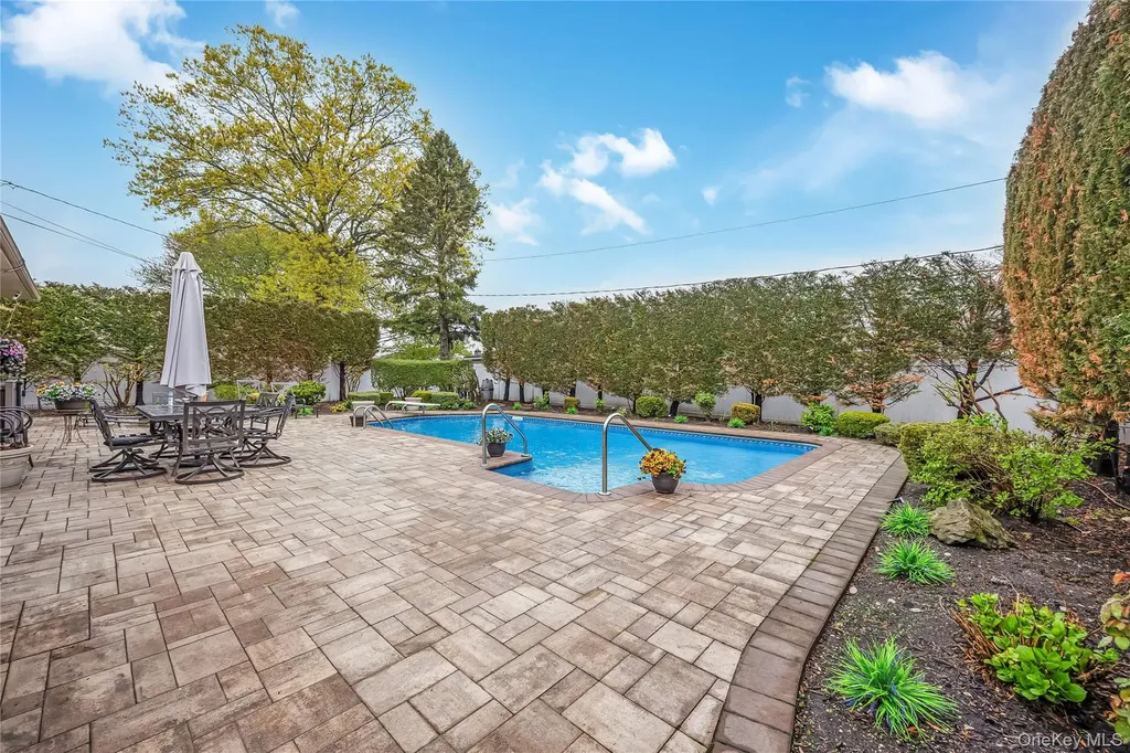 41 Burlington Avenue Deer Park NY 11729