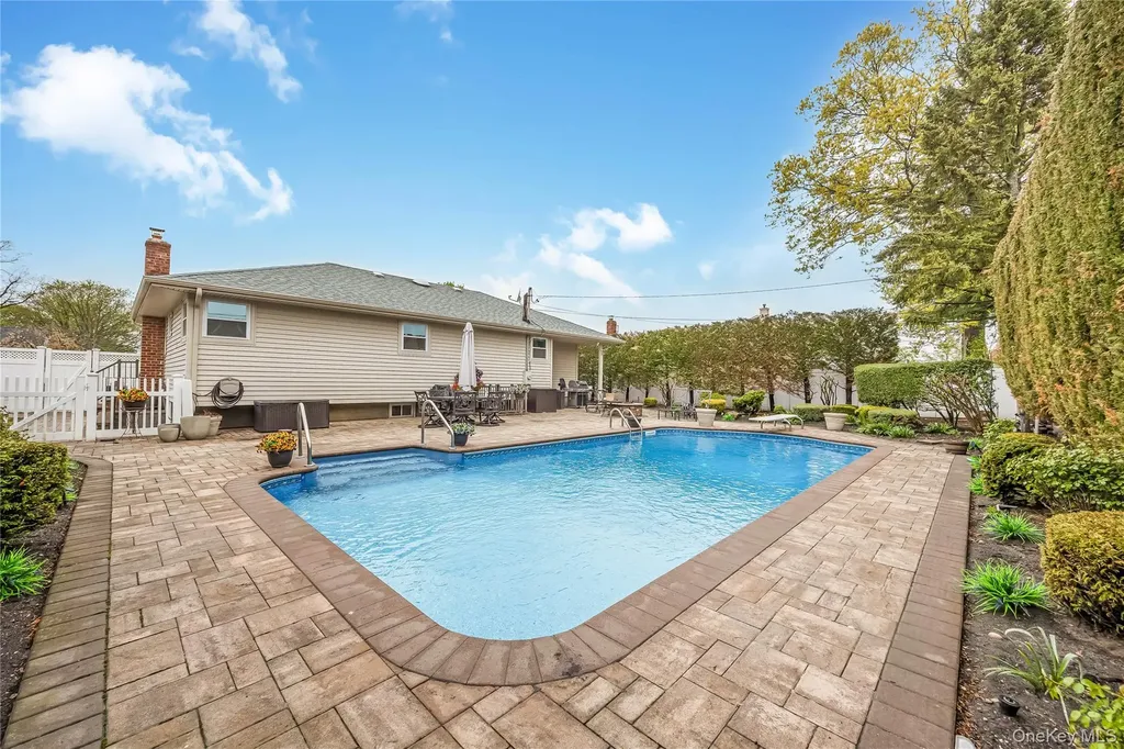 41 Burlington Avenue Deer Park NY 11729