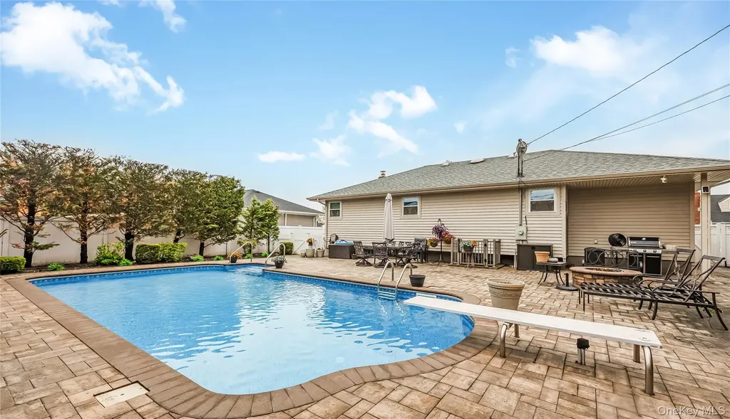 41 Burlington Avenue Deer Park NY 11729