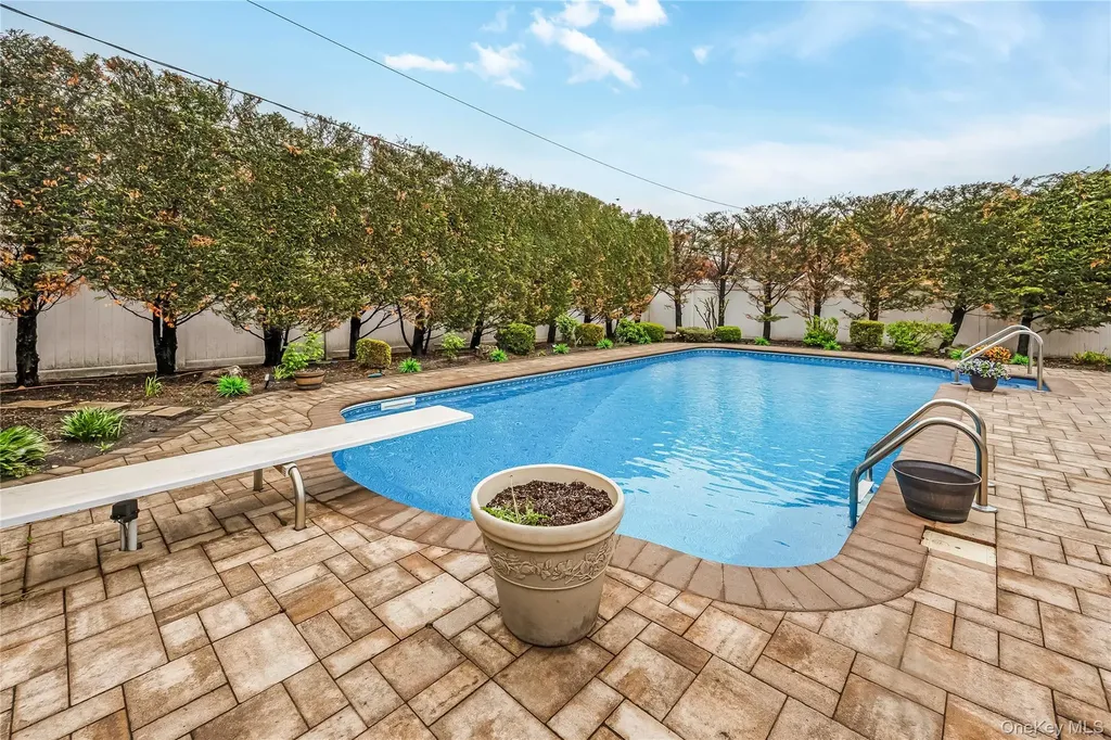 41 Burlington Avenue Deer Park NY 11729