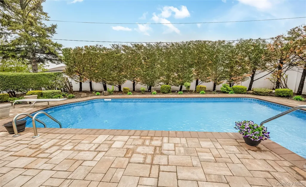 41 Burlington Avenue Deer Park NY 11729