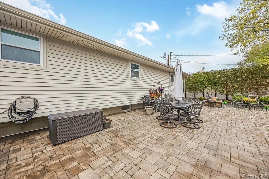 41 Burlington Avenue Deer Park NY 11729