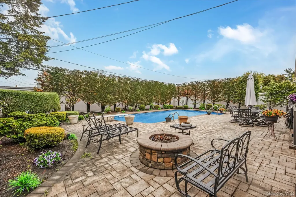 41 Burlington Avenue Deer Park NY 11729