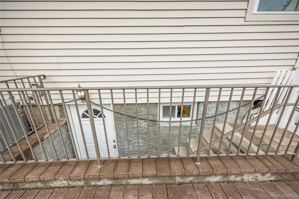 41 Burlington Avenue Deer Park NY 11729