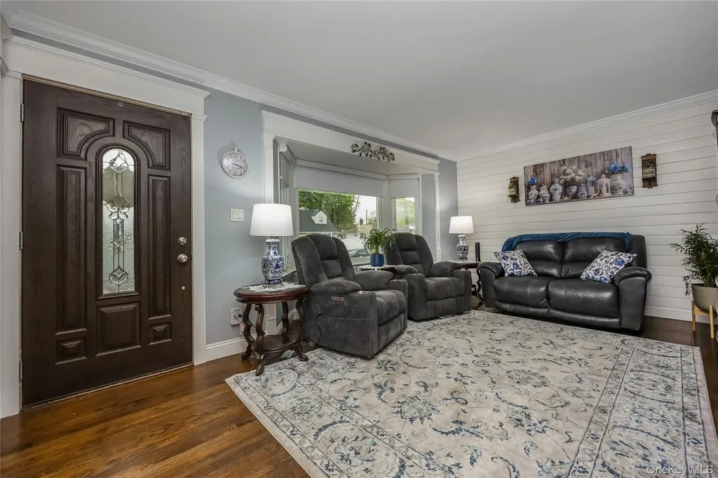 41 Burlington Avenue Deer Park NY 11729
