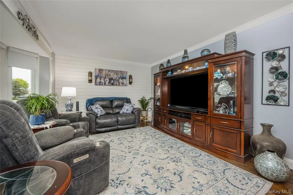 41 Burlington Avenue Deer Park NY 11729