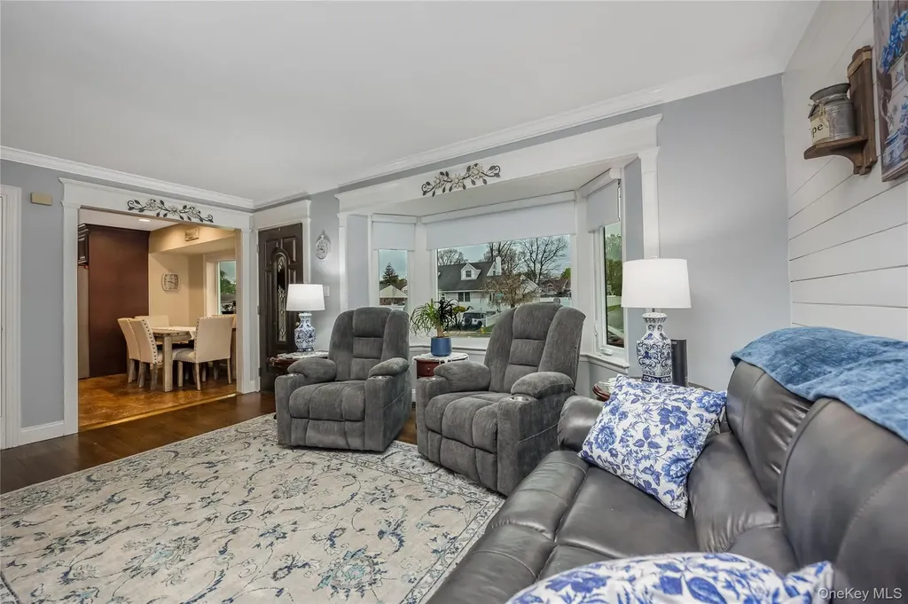 41 Burlington Avenue Deer Park NY 11729