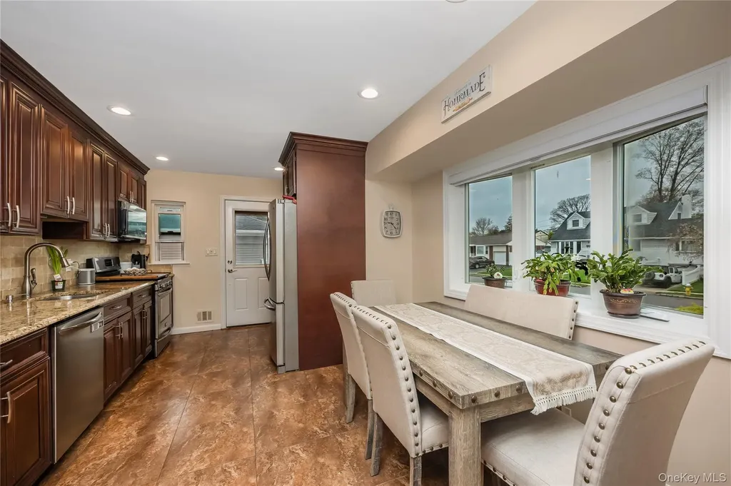 41 Burlington Avenue Deer Park NY 11729