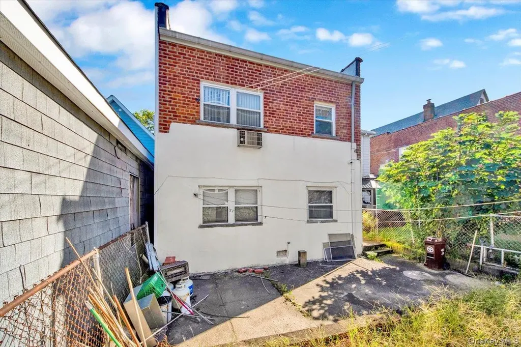 2877 Waterbury Avenue Bronx NY 10461
