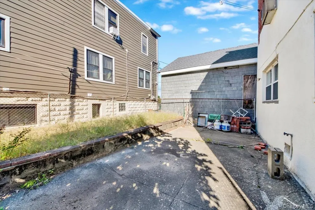 2877 Waterbury Avenue Bronx NY 10461