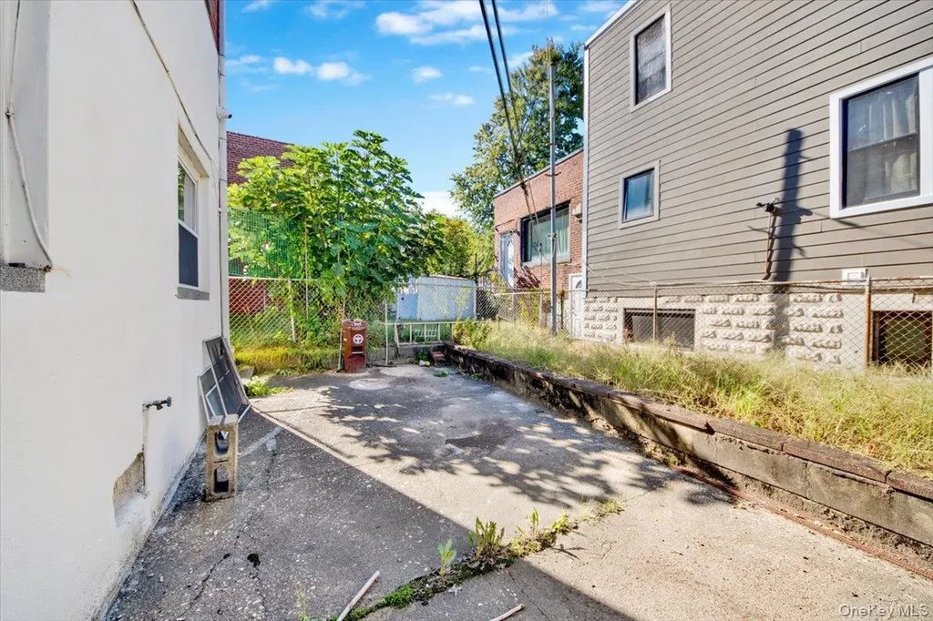 2877 Waterbury Avenue Bronx NY 10461