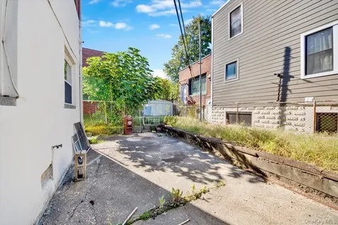 2877 Waterbury Avenue Bronx NY 10461