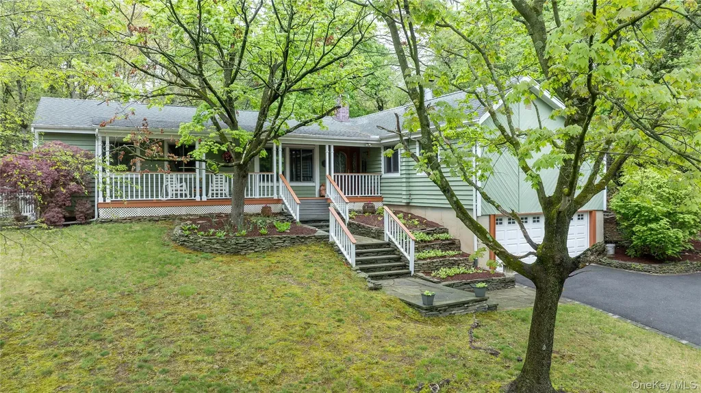 17 Highridge Drive Huntington NY 11743