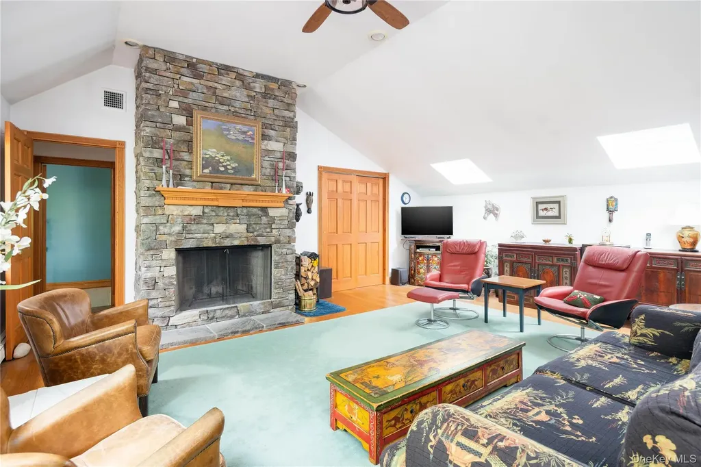 17 Highridge Drive Huntington NY 11743