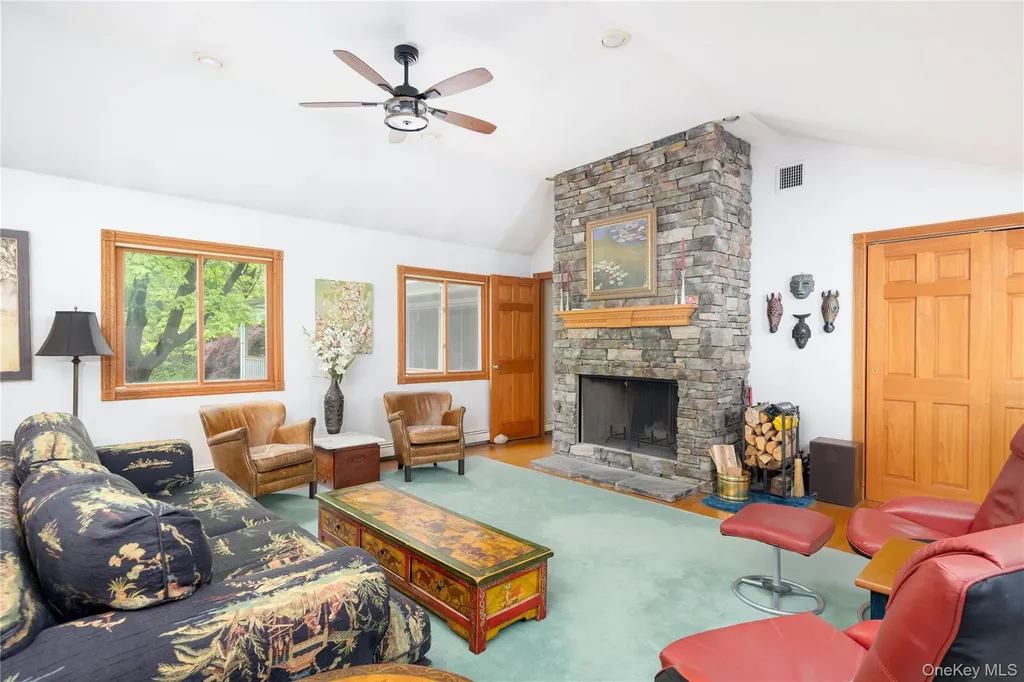 17 Highridge Drive Huntington NY 11743