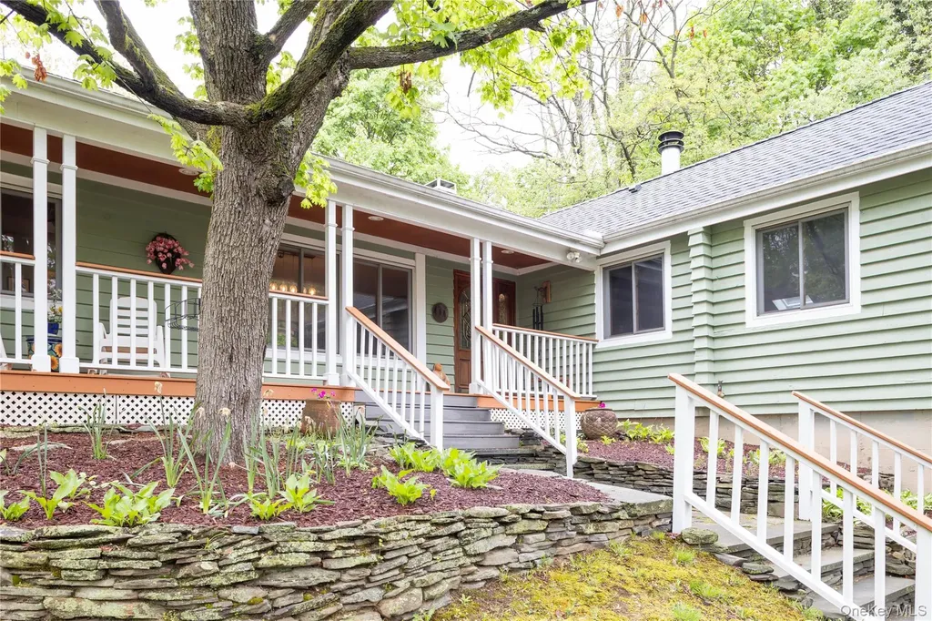 17 Highridge Drive Huntington NY 11743