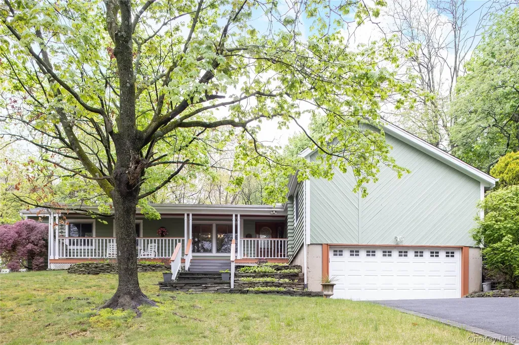 17 Highridge Drive Huntington NY 11743