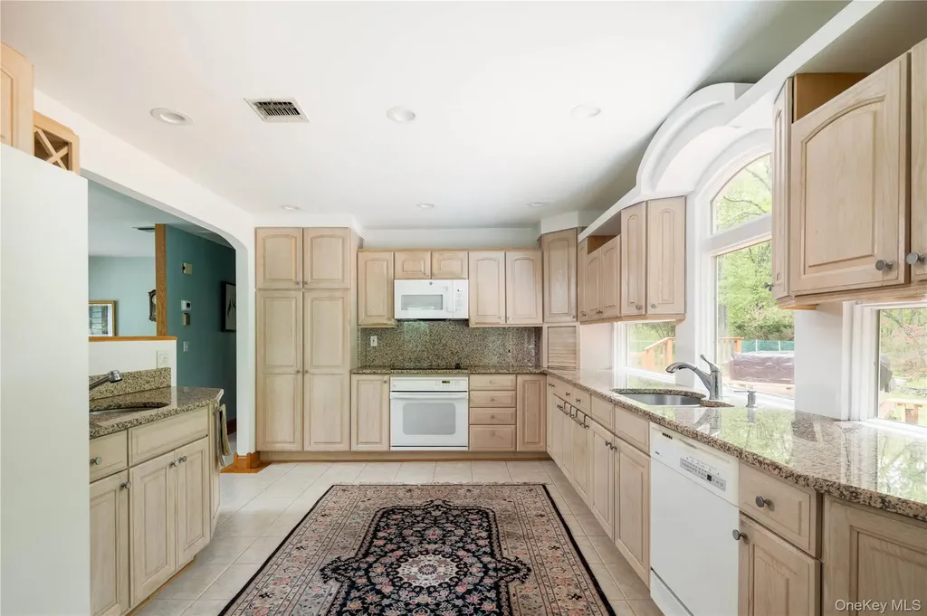 17 Highridge Drive Huntington NY 11743