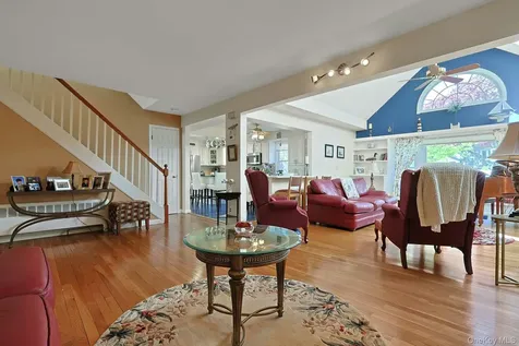 10 E Linwood Street Valhalla NY 10595