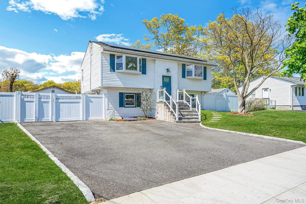 10 Charter Road Selden NY 11784