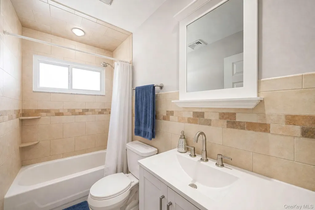 10 Charter Road Selden NY 11784