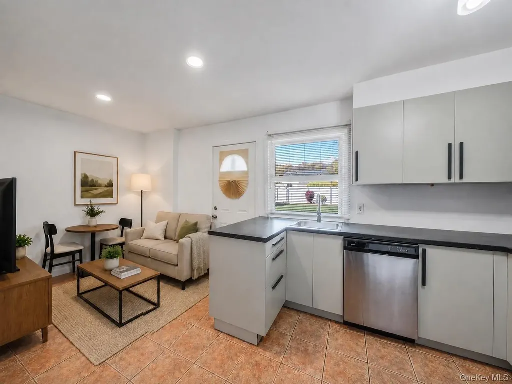 10 Charter Road Selden NY 11784