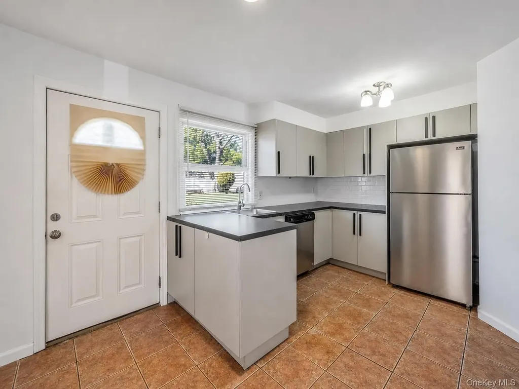 10 Charter Road Selden NY 11784