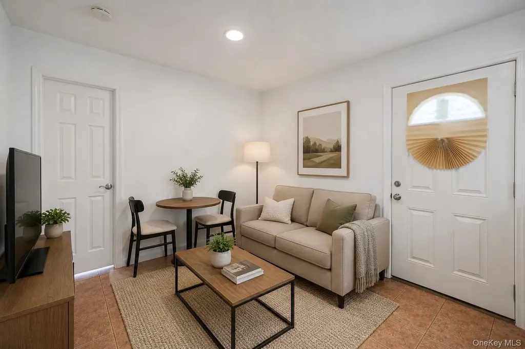 10 Charter Road Selden NY 11784