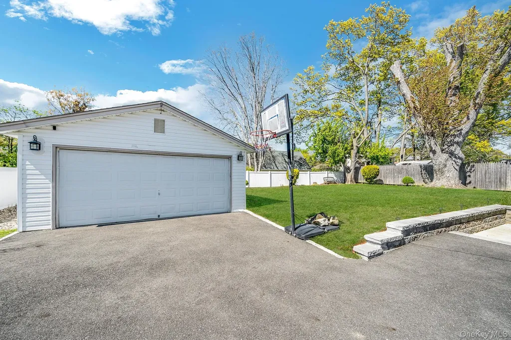 10 Charter Road Selden NY 11784