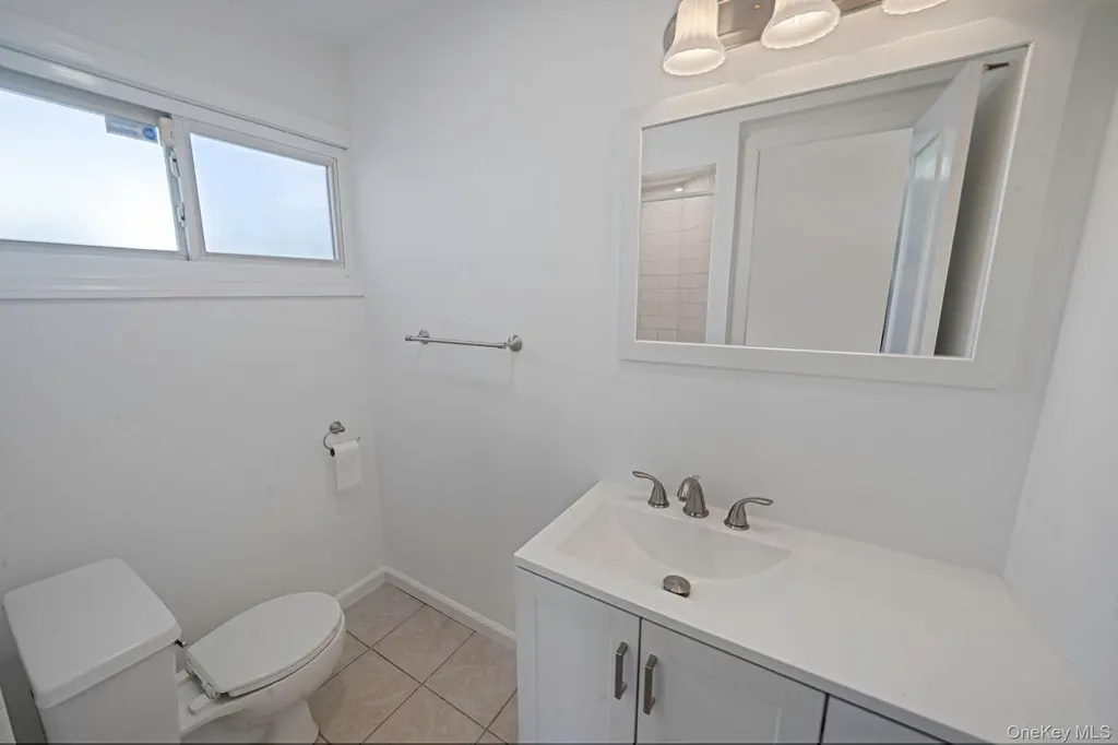 10 Charter Road Selden NY 11784