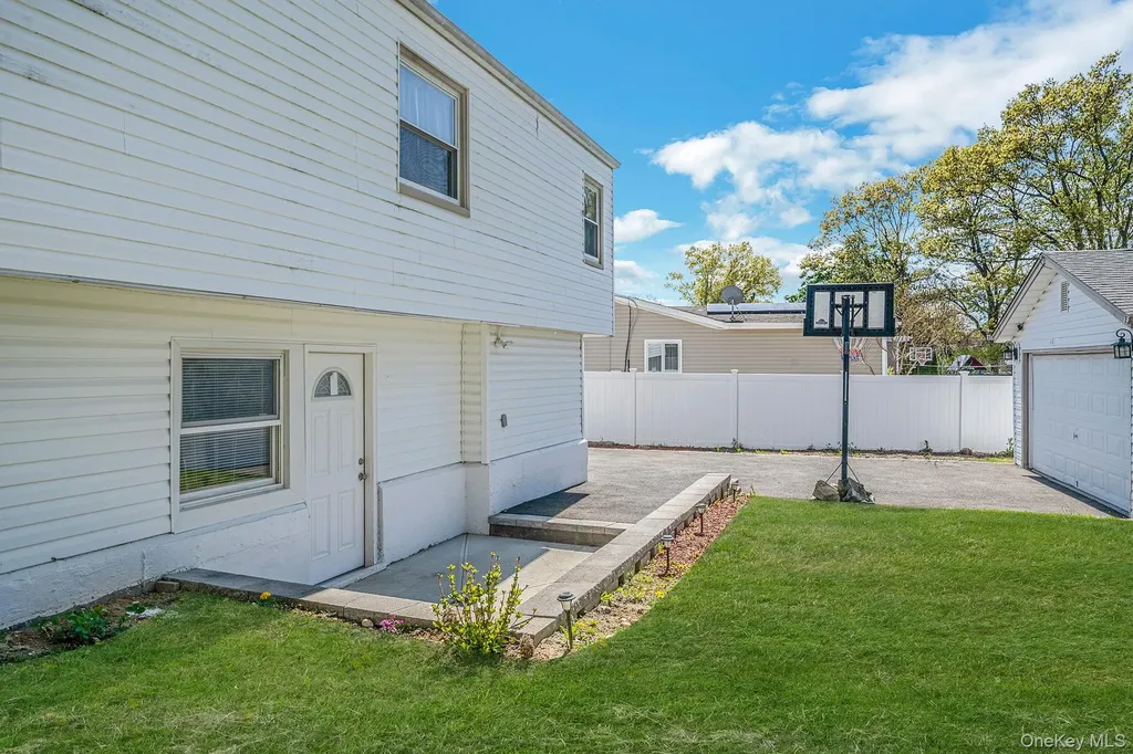 10 Charter Road Selden NY 11784