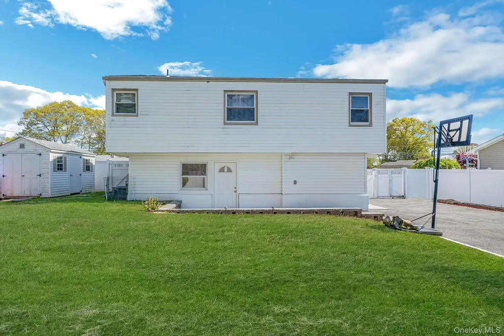 10 Charter Road Selden NY 11784