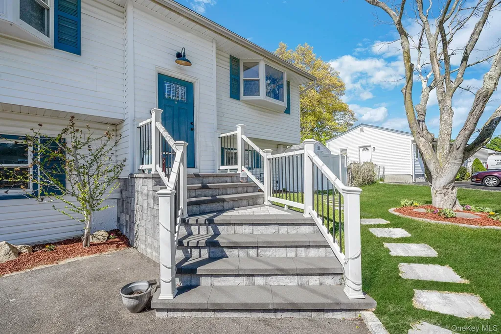 10 Charter Road Selden NY 11784