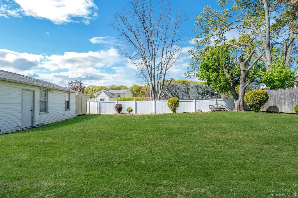 10 Charter Road Selden NY 11784