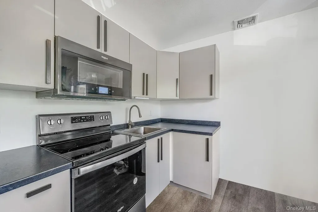 10 Charter Road Selden NY 11784