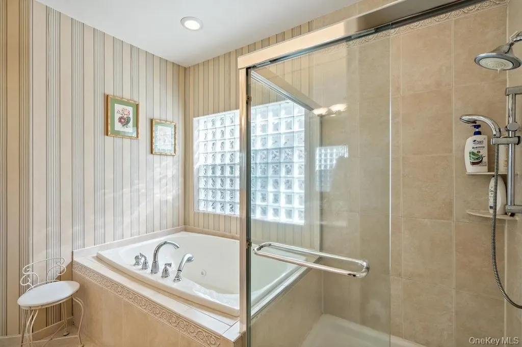 11 Bayview Drive Plainview NY 11803