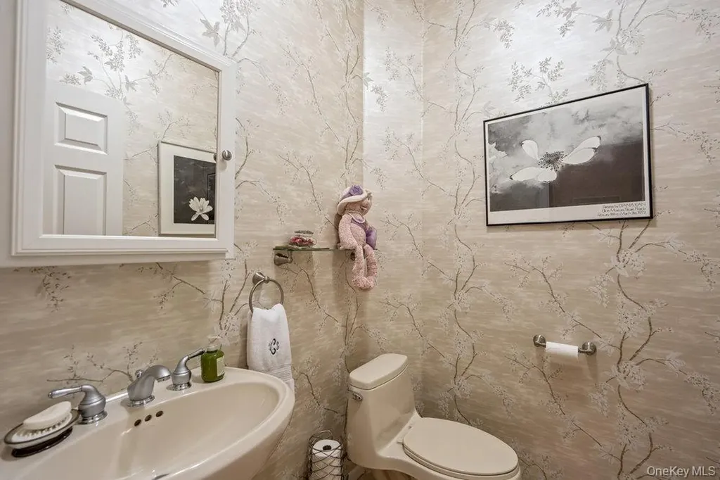 11 Bayview Drive Plainview NY 11803
