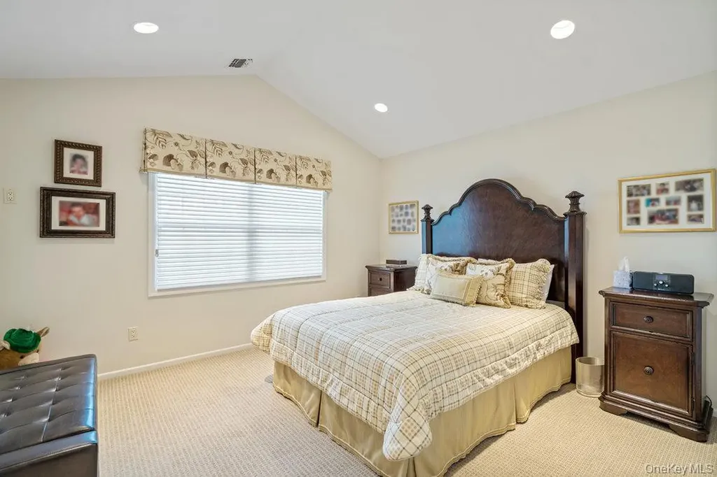 11 Bayview Drive Plainview NY 11803