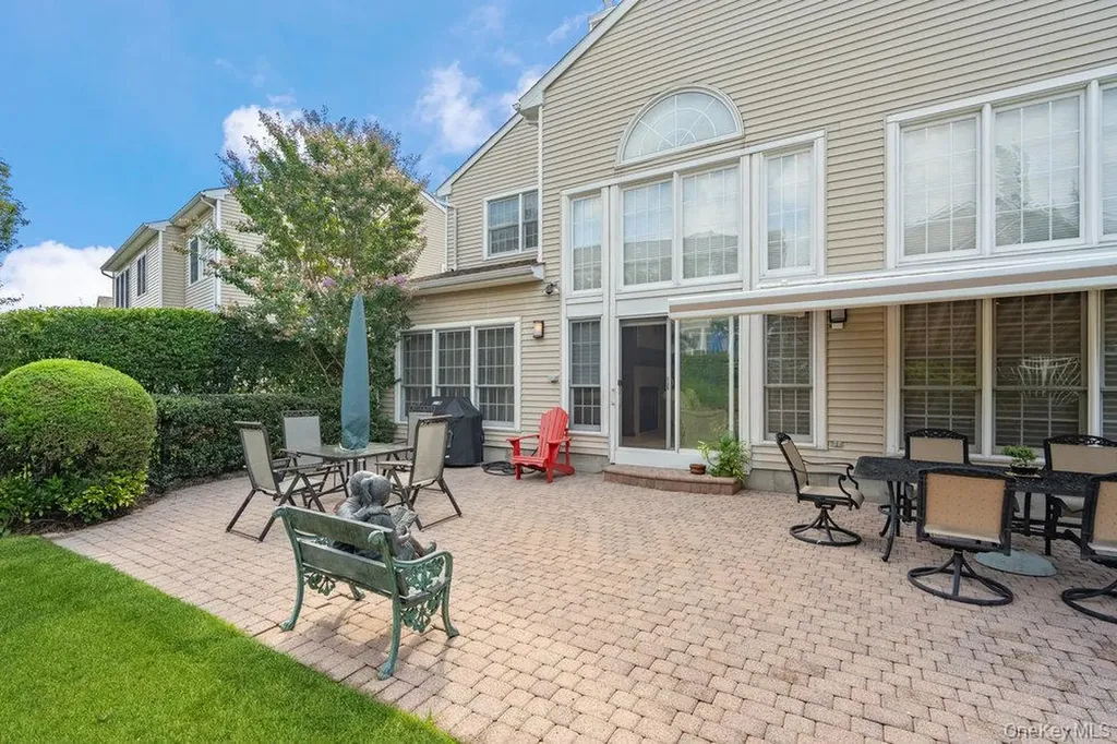 11 Bayview Drive Plainview NY 11803