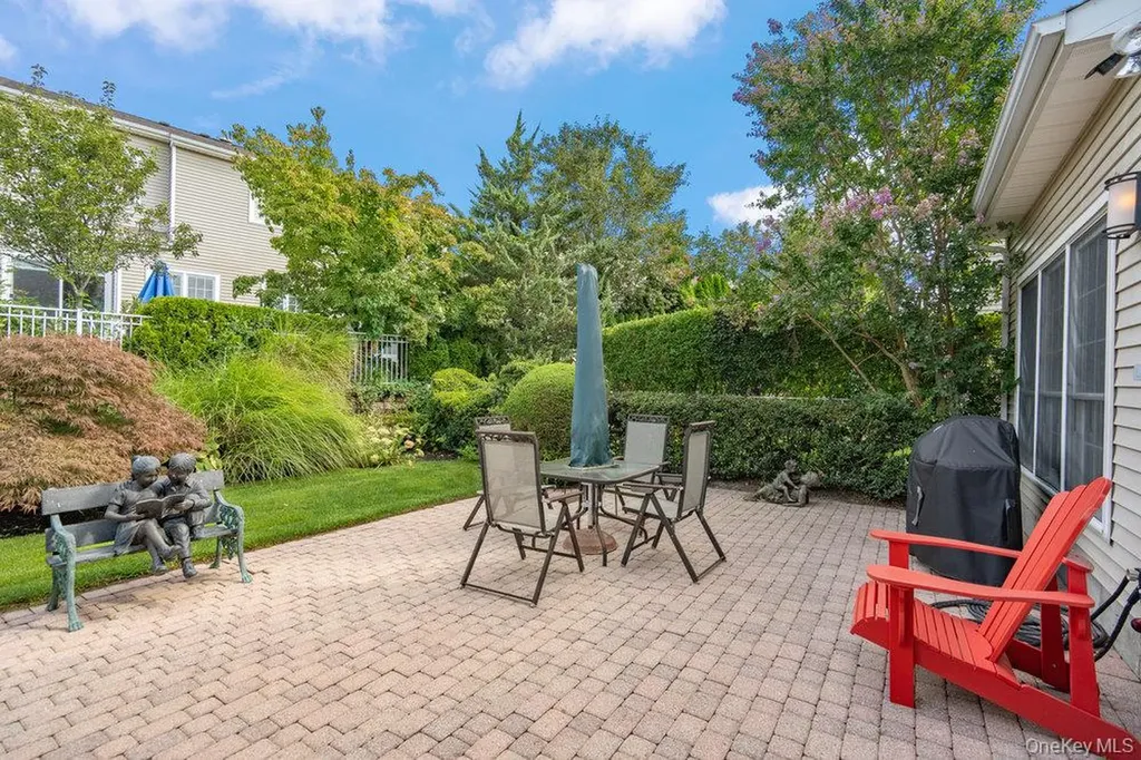 11 Bayview Drive Plainview NY 11803