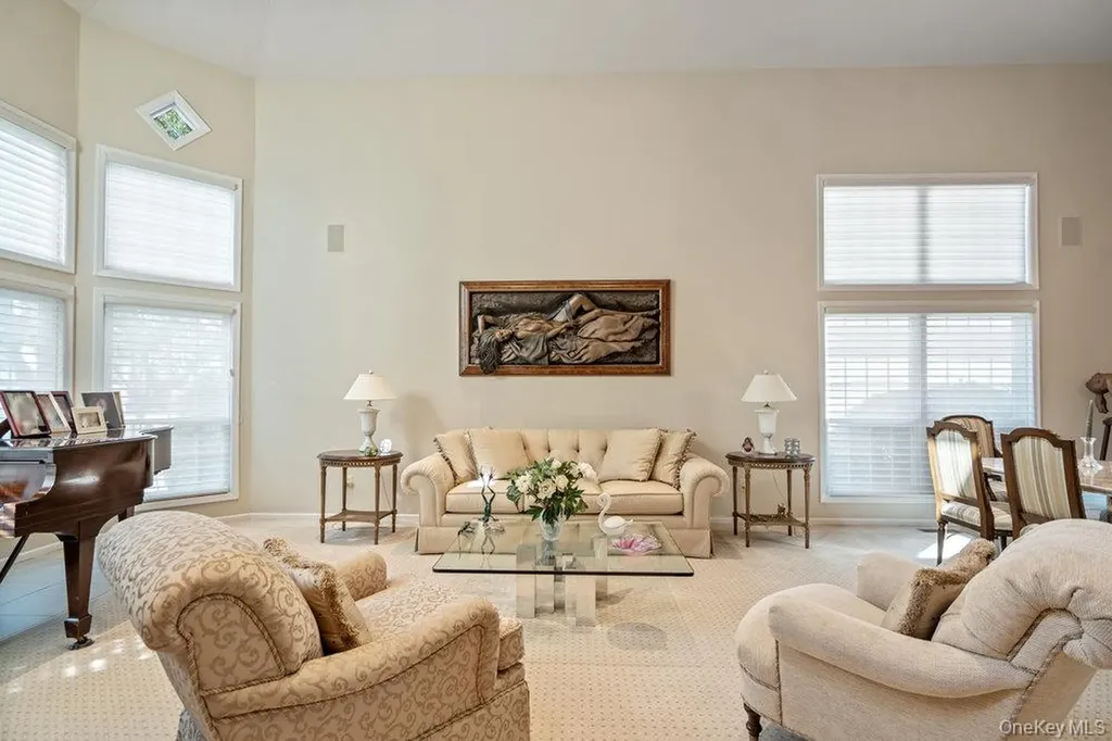 11 Bayview Drive Plainview NY 11803