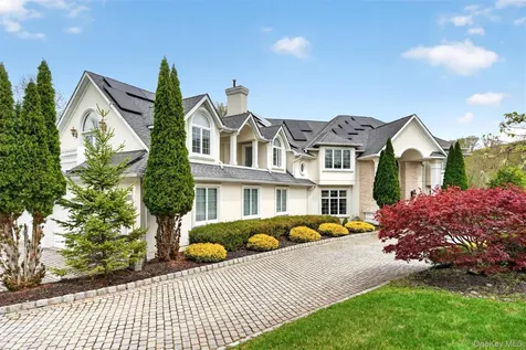 23 Greenwich Avenue Woodbury NY 10917