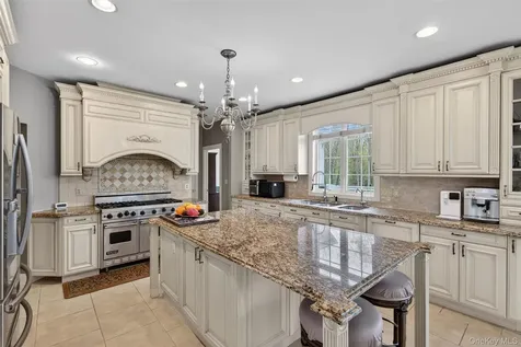 23 Greenwich Avenue Woodbury NY 10917