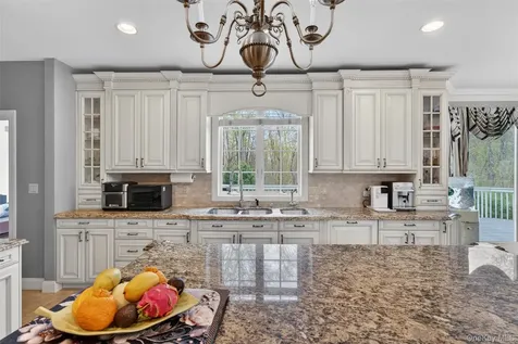 23 Greenwich Avenue Woodbury NY 10917